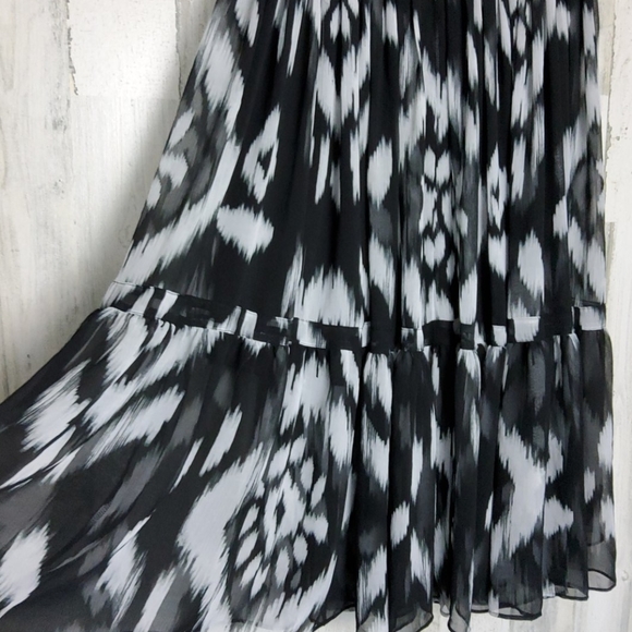 White House/Black Market strapless dress - Picture 4 of 9